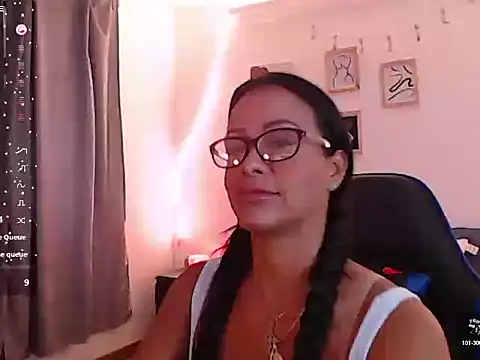 emmily castro online show from October 6, 1:08 pm