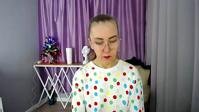 queen a n i online show from December 4, 11:41 am