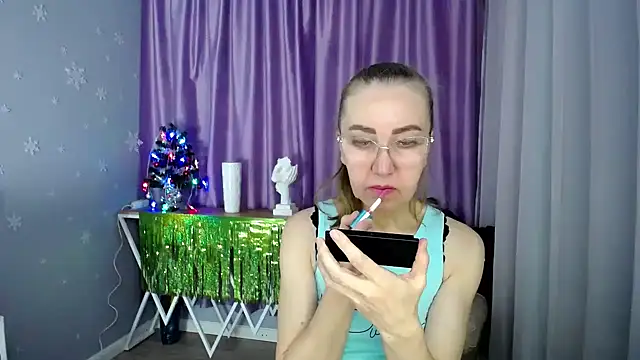 queen a n i online show from December 12, 8:25 am
