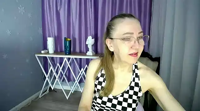 queen a n i online show from March 10, 10:15 am