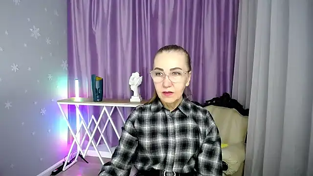 queen a n i online show from September 27, 11:26 am