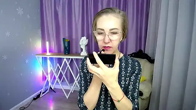 queen a n i online show from October 6, 9:18 am