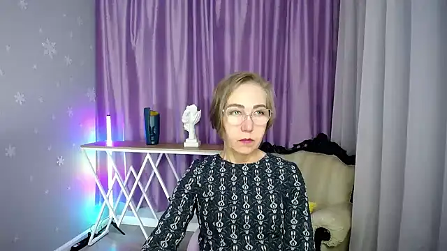 queen a n i online show from October 14, 12:28 pm