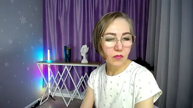 queen a n i online show from November 8, 11:32 am