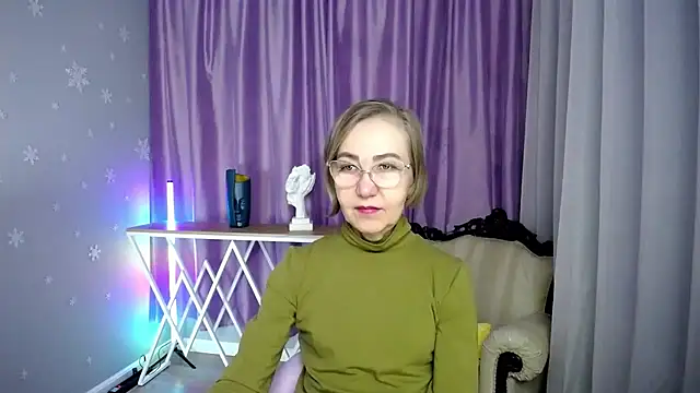 queen a n i online show from November 23, 10:15 am