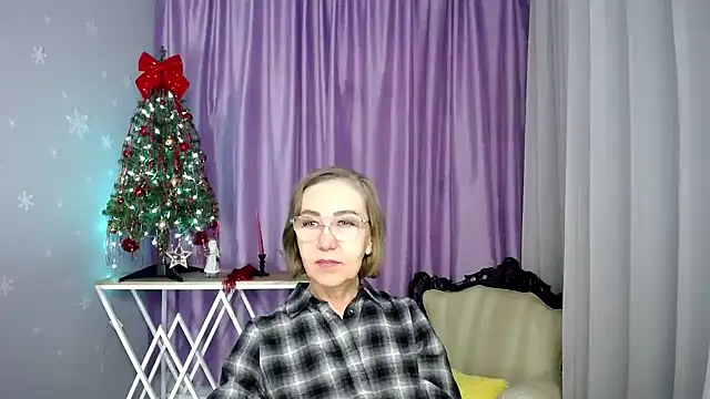 Snapshot of queen_a_n_i chatting on February 24, 8:34 am queen a n i online show from February 24, 8:34 am