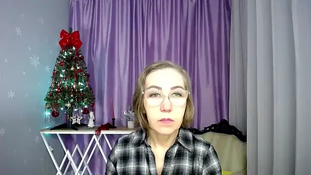 Snapshot of queen_a_n_i chatting on February 25, 6:23 am queen a n i online show from February 25, 6:23 am