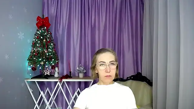 Snapshot of queen_a_n_i chatting on February 28, 7:53 am queen a n i online show from February 28, 7:53 am