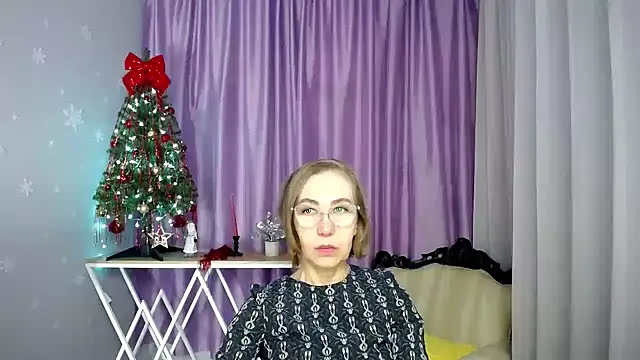 Snapshot of queen_a_n_i chatting on March 2, 6:58 am queen a n i online show from March 2, 6:58 am