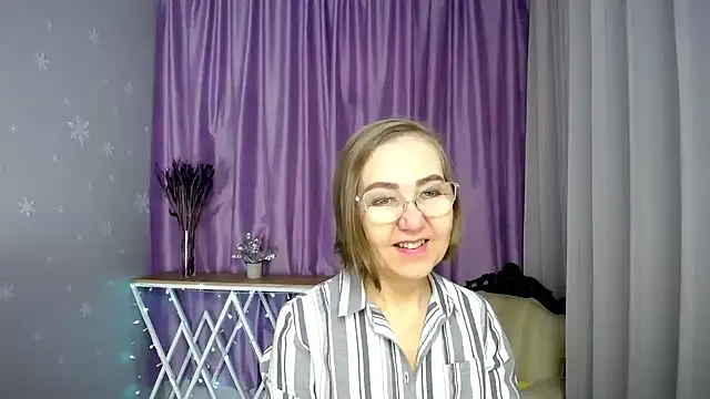 Snapshot of queen_a_n_i chatting on March 11, 8:09 am queen a n i online show from March 11, 8:09 am