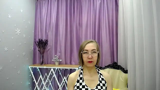 Snapshot of queen_a_n_i chatting on March 12, 7:14 am queen a n i online show from March 12, 7:14 am