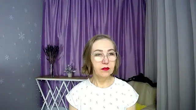 Snapshot of queen_a_n_i chatting on March 15, 8:42 am queen a n i online show from March 15, 8:42 am