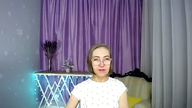 Snapshot of queen_a_n_i chatting on March 16, 7:34 am queen a n i online show from March 16, 7:34 am