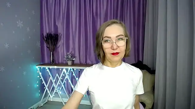 Snapshot of queen_a_n_i chatting on March 20, 10:20 am queen a n i online show from March 20, 10:20 am