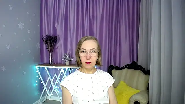 Snapshot of queen_a_n_i chatting on March 24, 8:08 am queen a n i online show from March 24, 8:08 am