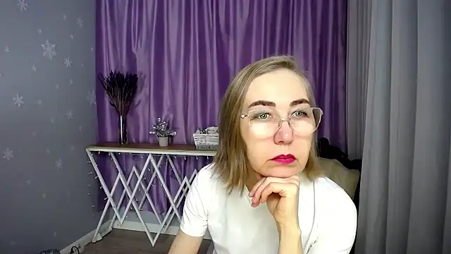 queen a n i online show from May 2, 6:40 am