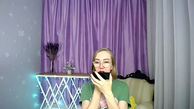 queen a n i online show from May 6, 9:36 am