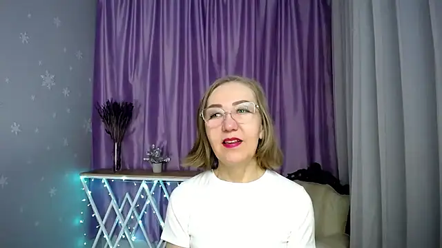 queen a n i online show from May 8, 7:14 am