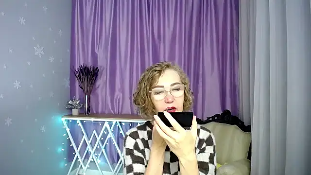 queen a n i online show from June 1, 8:27 am