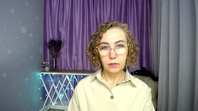 queen a n i online show from June 4, 10:21 am