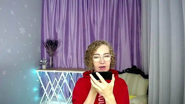 queen a n i online show from June 6, 12:10 pm