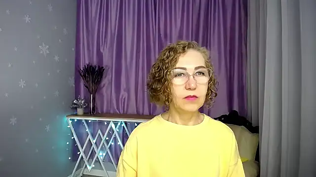 queen a n i online show from June 13, 3:59 am