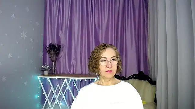 queen a n i online show from June 14, 4:36 am