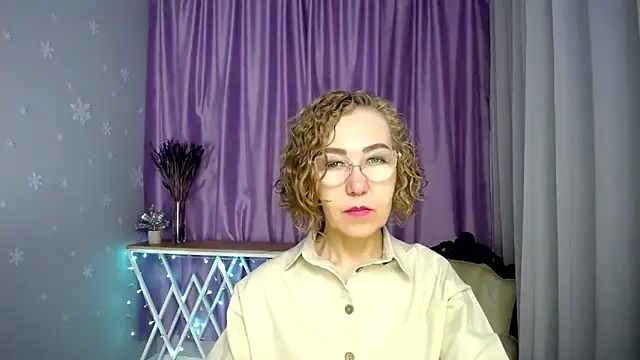 queen a n i online show from June 15, 4:58 am