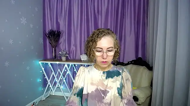queen a n i online show from June 20, 5:54 am