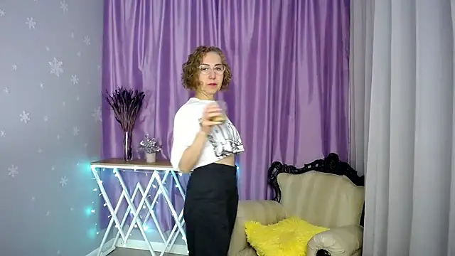 queen a n i online show from June 28, 8:20 am