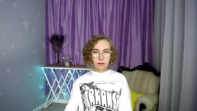 queen a n i online show from June 29, 8:53 am