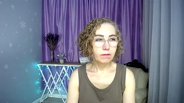queen a n i online show from July 3, 7:26 am