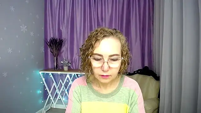 queen a n i online show from July 4, 7:03 am