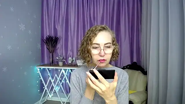 queen a n i online show from July 19, 5:00 am
