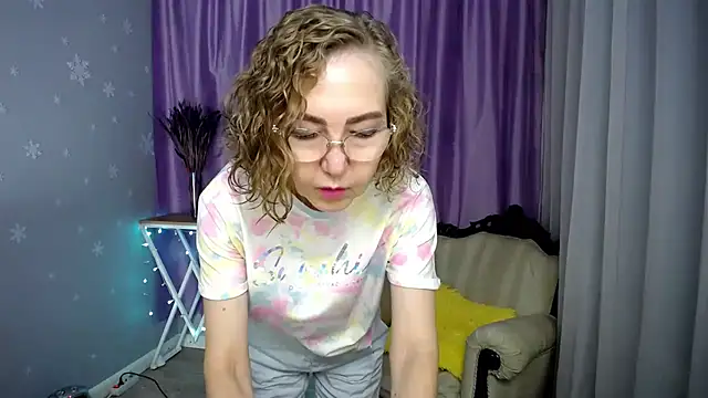 queen a n i online show from July 28, 5:58 am