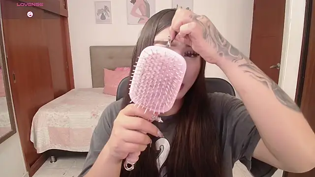 Miley Baker online show from November 28, 3:04 pm