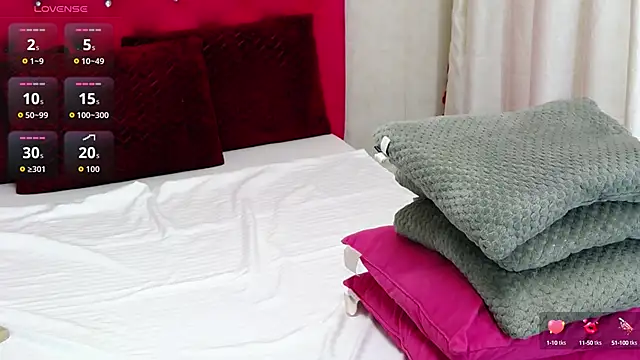 Snapshot of LoraDelNiro chatting on October 29, 1:24 pm LoraDelNiro online show from October 29, 1:24 pm