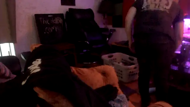 Snapshot of TheHellBilly chatting on March 6, 3:19 pm TheHellBilly online show from March 6, 3:19 pm