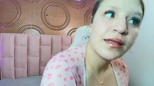 Snapshot of valeriaa19 chatting on June 23, 5:27 am valeriaa19 online show from June 23, 5:27 am
