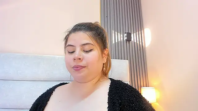 EYMI TOMSOM online show from February 11, 6:22 pm