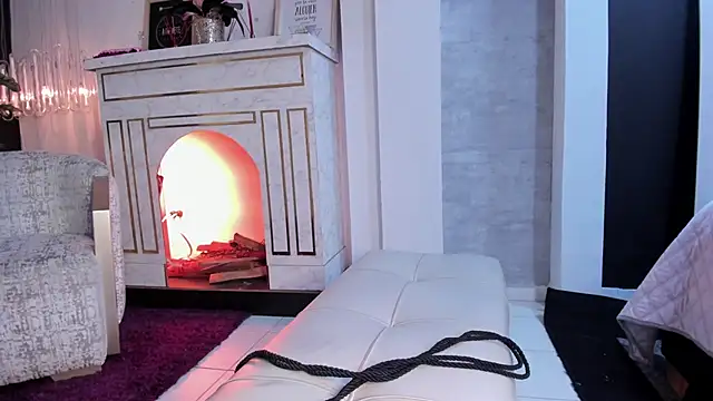  liathompsom09 online show from March 5, 8:00 pm