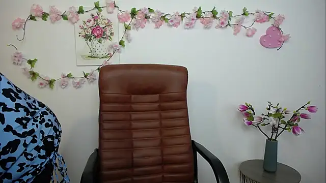 Snapshot of AliceInksSweetty chatting on September 12, 6:02 am AliceInksSweetty online show from September 12, 6:02 am