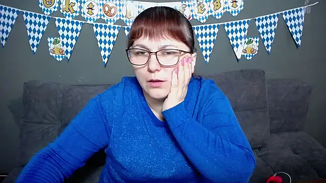 Snapshot of AliceInksSweetty chatting on September 27, 6:07 am AliceInksSweetty online show from September 27, 6:07 am