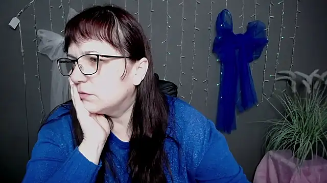 Snapshot of AliceInksSweetty chatting on November 23, 7:19 am AliceInksSweetty online show from November 23, 7:19 am