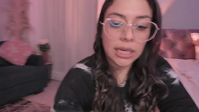 Nicolle W online show from February 7, 2:47 pm