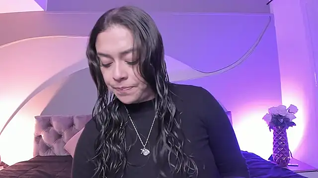 Nicolle W online show from February 11, 11:54 am