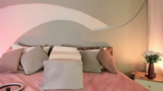 Nicolle W online show from September 20, 11:55 am