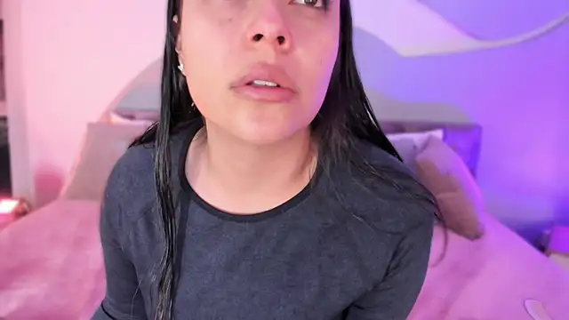 Nicolle W online show from September 22, 11:45 am