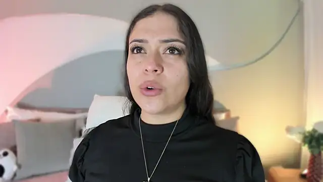 Nicolle W online show from October 4, 11:52 am