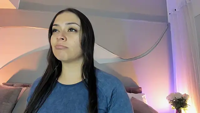 Nicolle W online show from February 16, 11:50 am